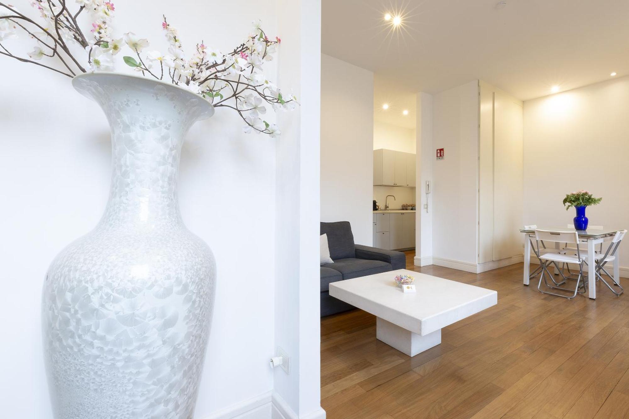 Vittore Rooms & Apartment Милано Екстериор снимка