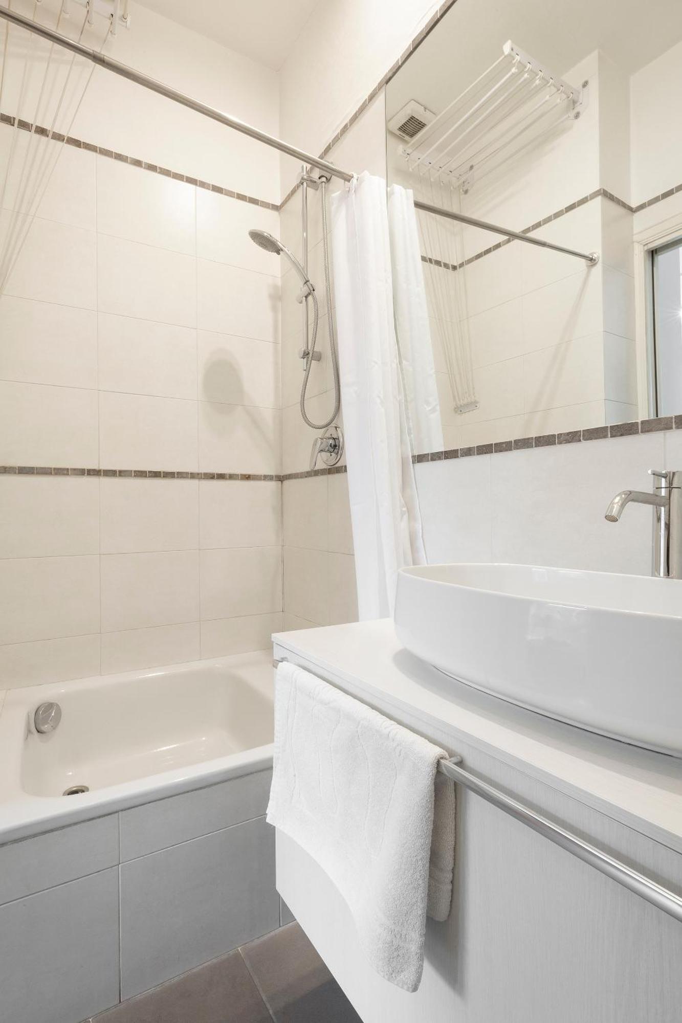 Vittore Rooms & Apartment Милано Екстериор снимка
